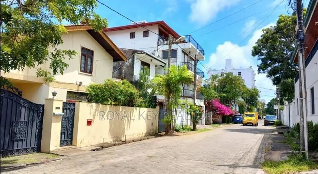 04 Bedroom - Unfurnished House For Sale In Colombo 07