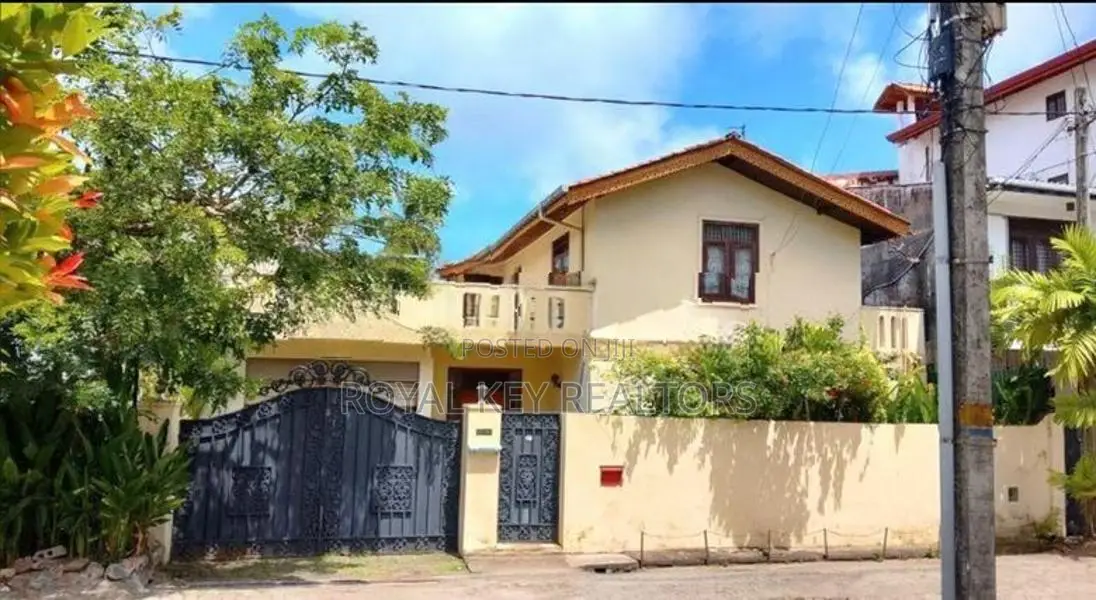 04 Bedroom - Unfurnished House For Sale In Colombo 07