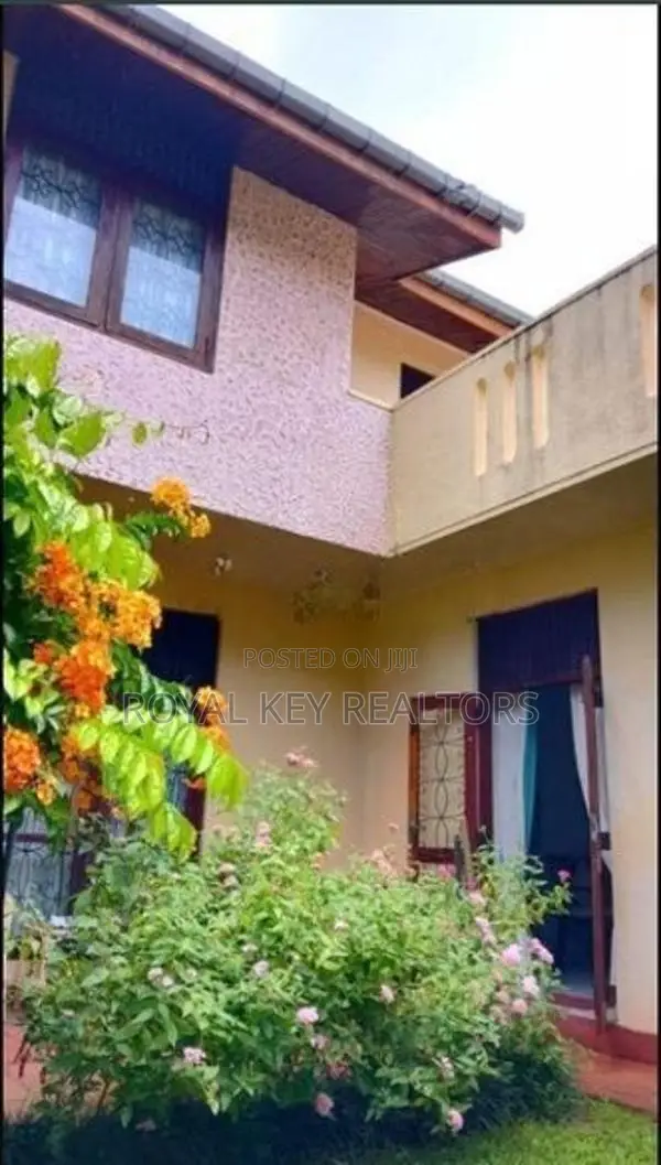 04 Bedroom - Unfurnished House For Sale In Colombo 07
