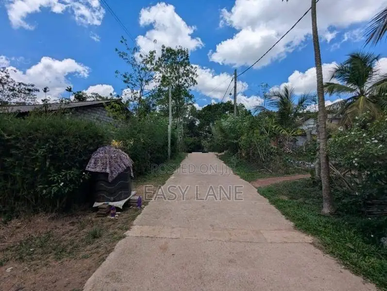 ගම්පහ – යාගොඩ දුම්රිය ස්ථානය ආසන්නයෙන් පර්චස් 12.29 Land