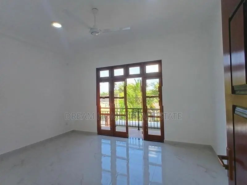 කාමර 5 ක නවීන දෙමහල් නිවස විකිණීමට - පිලියන්දල