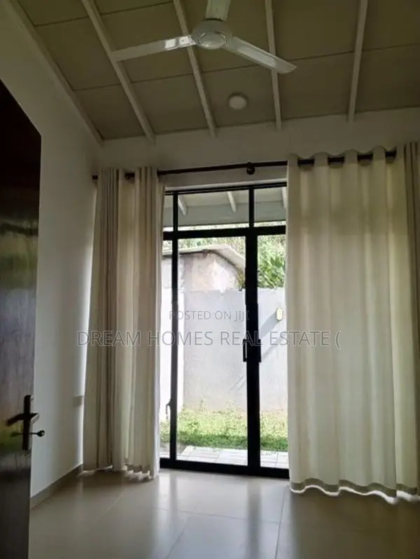 6 Perch House For Sale In Ja-Ela Million