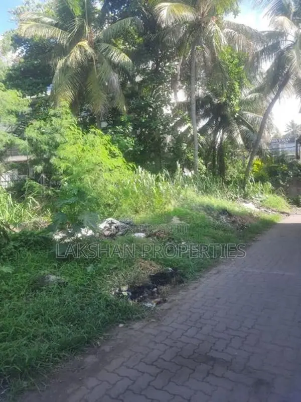 Land For Sale In Boralesgamuwa Lake Road