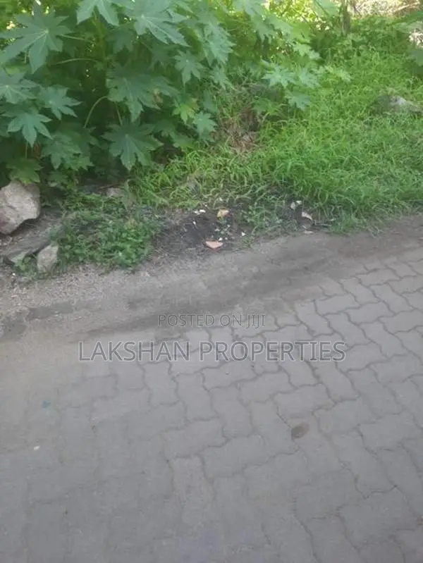 Land For Sale In Boralesgamuwa Lake Road