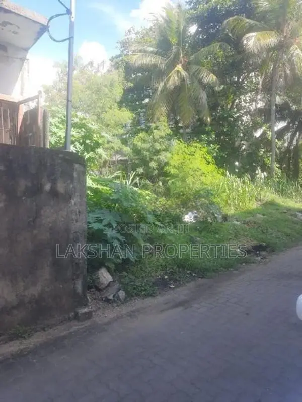 Land For Sale In Boralesgamuwa Lake Road