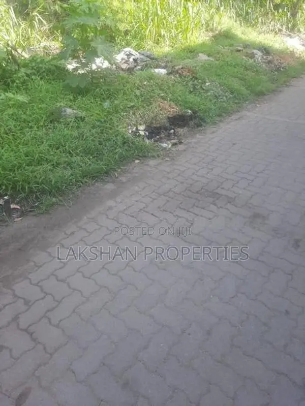 Land For Sale In Boralesgamuwa Lake Road
