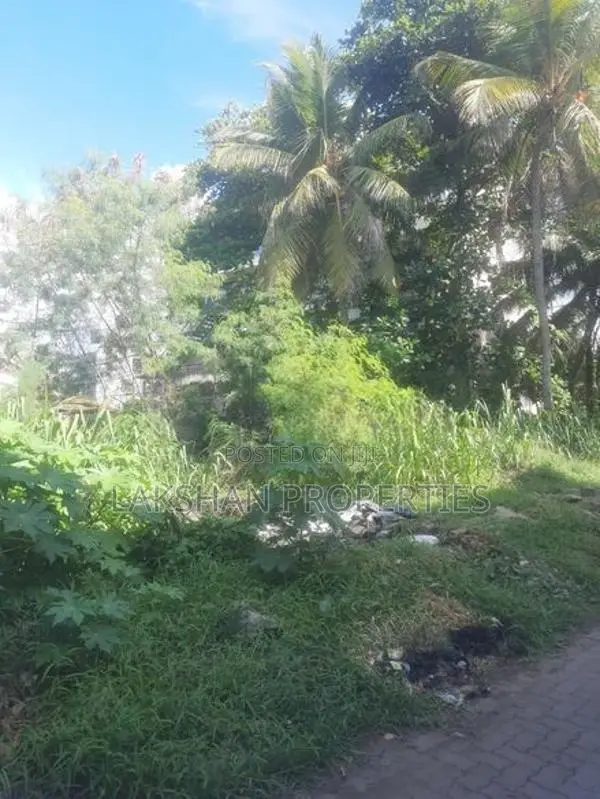 Land For Sale In Boralesgamuwa Lake Road