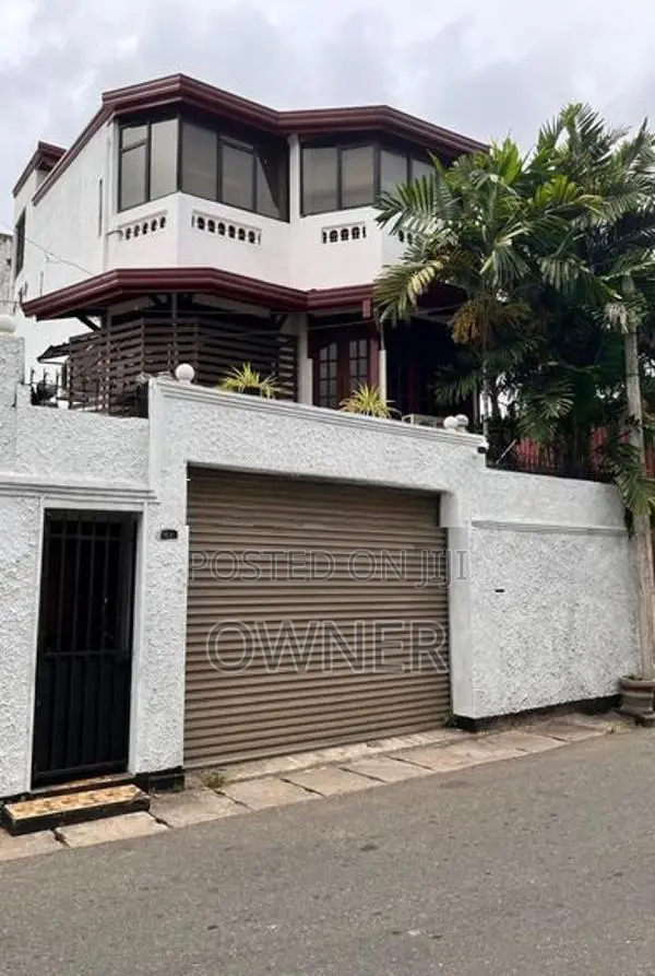 Three Story House For Sale In Mount Lavinia