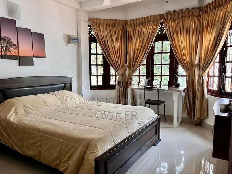 Three Story House For Sale In Mount Lavinia