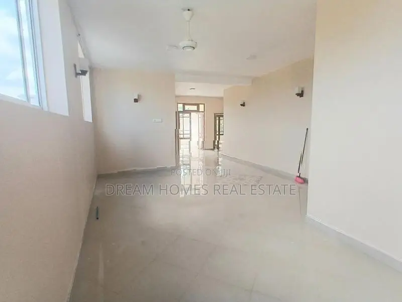 3 Bed Spaces Upstair For Rent - Pitakotte In Kotte