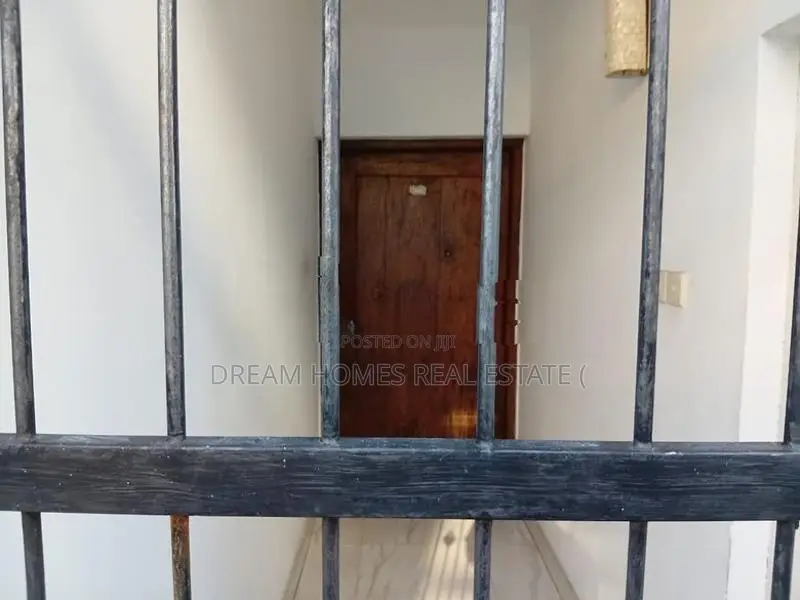 Ground Floor Commercial Building for Rent – Kotta Road