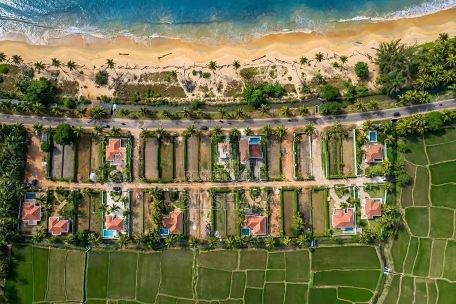 සංචාරක සීමා වෙන් ඉඩමක්