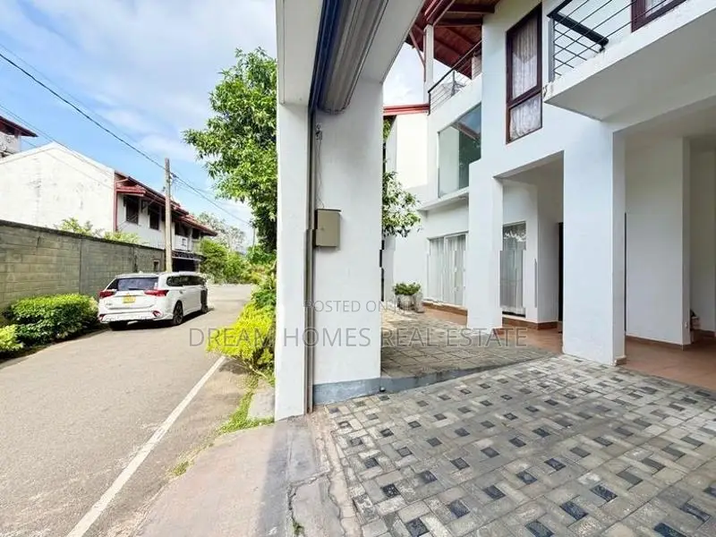 10 Perch Luxury House For Sale – Pelawatta In Battaramulla