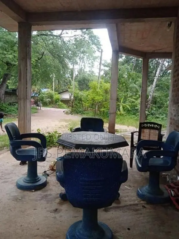 පර්චස් 40 ක ඉඩමක් සහ අඩක් නිමකල නිවසක් විකිණීමට ඇත