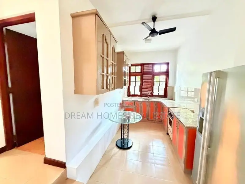 12 Perch House with Rooftop Terrace – Kotte