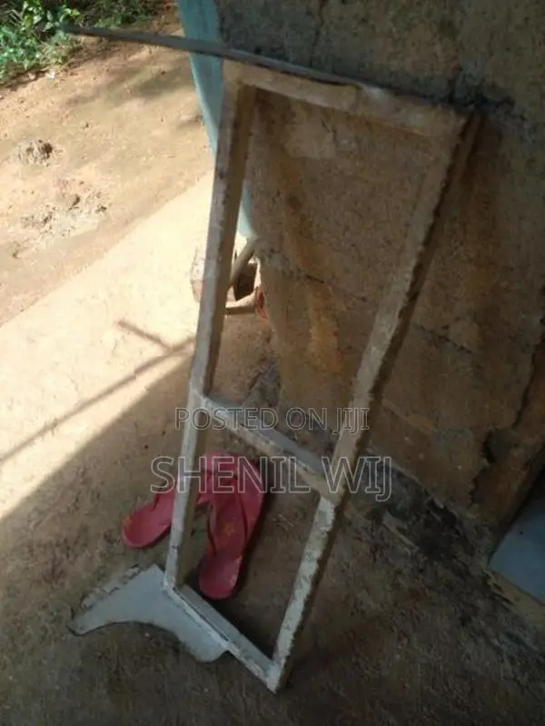 බිත්තියට රැක් එකක්