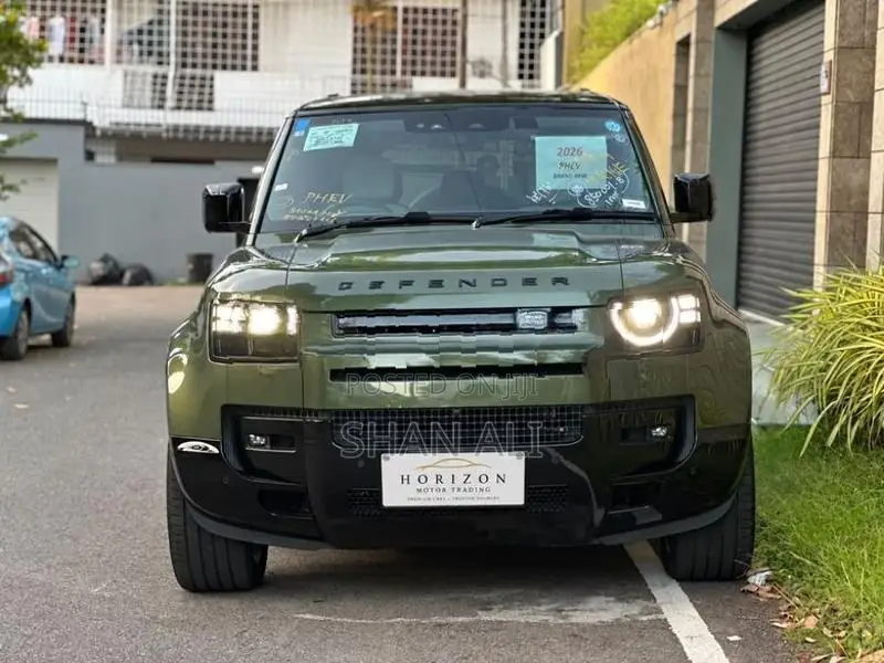 Land Rover Defender P300E HSE 2026