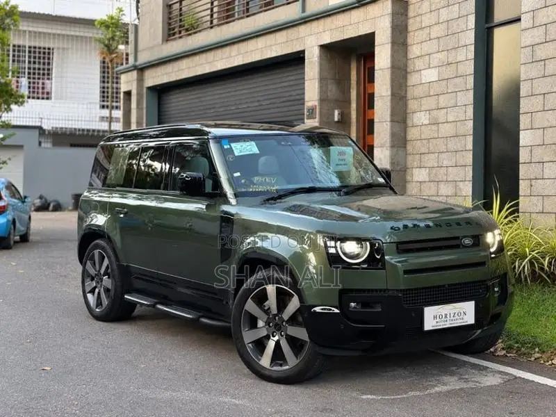 Land Rover Defender P300E HSE 2026