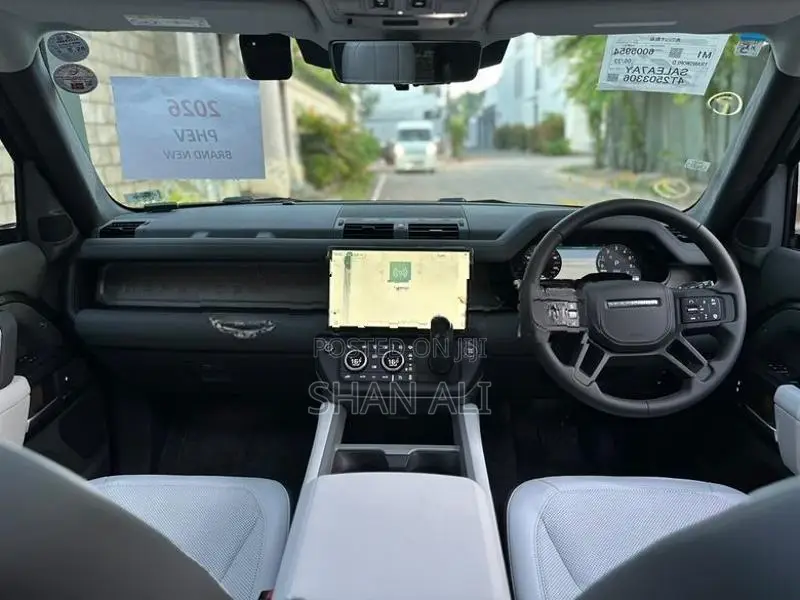 Land Rover Defender P300E HSE 2026