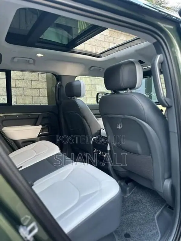 Land Rover Defender P300E HSE 2026