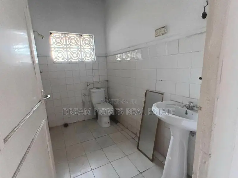 Near Fly Over , Office Space Or Accomodation - Nugegoda