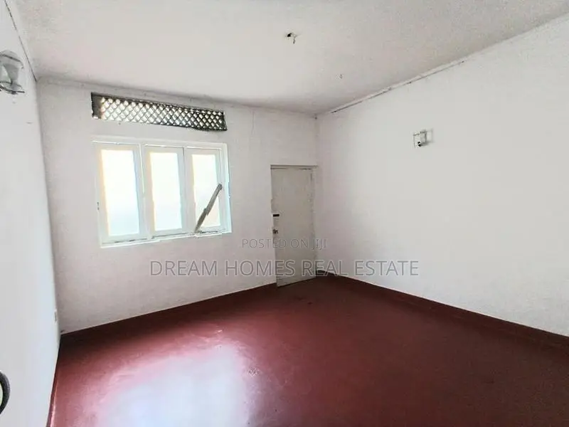 Near Fly Over , Office Space Or Accomodation - Nugegoda