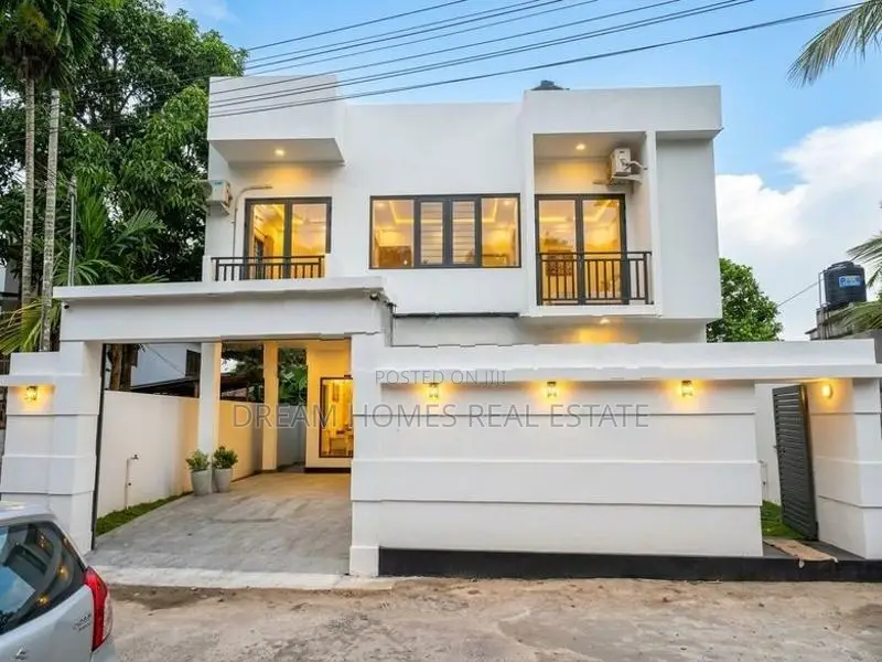 Modern New Hpuse For Sale - Piliyandala