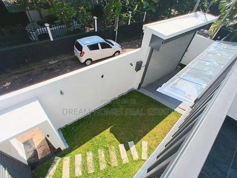 Modern New Hpuse For Sale - Piliyandala