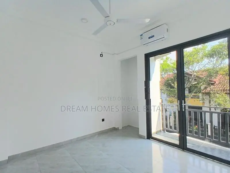 Modern New Hpuse For Sale - Piliyandala