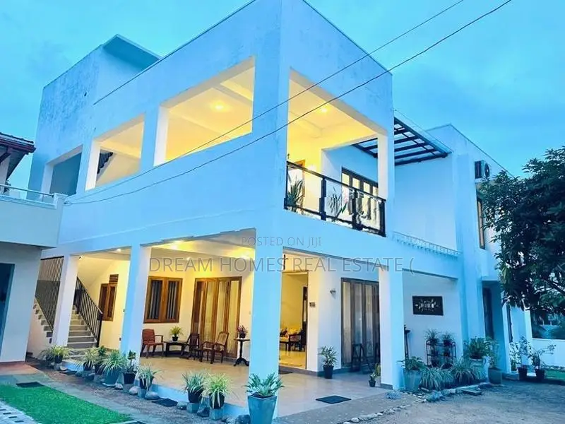 Brand New Luxury 1ST Floor House For Rent – Dehiwala