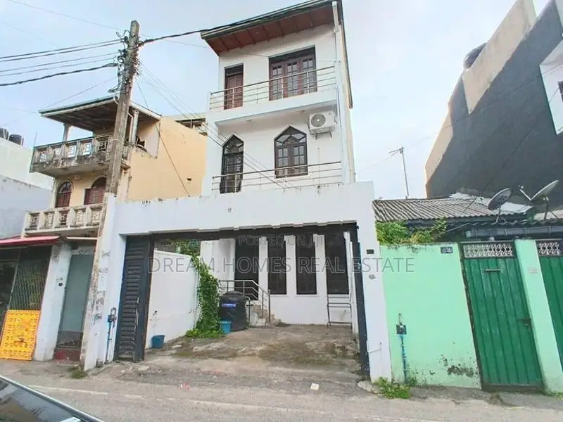 Spacious 6-Bedroom House For Rent In Colombo 05