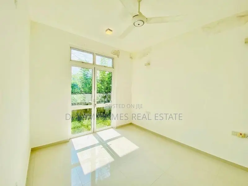 House for Sale with Swimming Pool – Kottawa