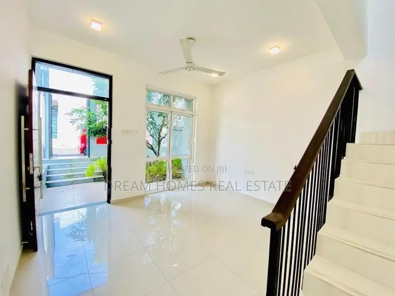 House for Sale with Swimming Pool – Kottawa