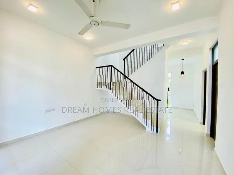 House for Sale with Swimming Pool – Kottawa