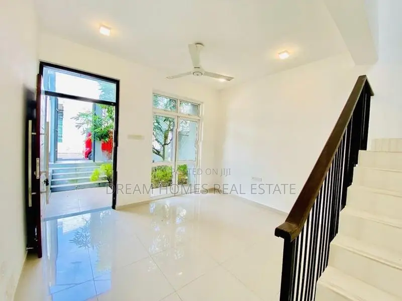 House for Sale with Swimming Pool – Kottawa