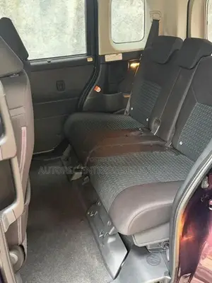 Toyota Roomy Custom GT 2023