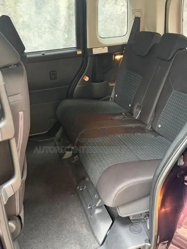 Toyota Roomy Custom GT 2023