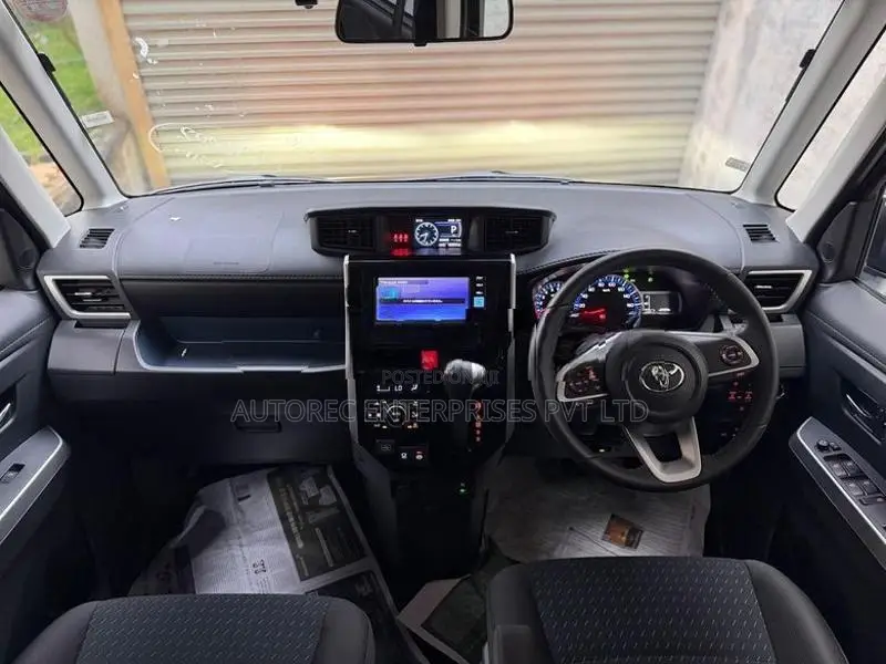Toyota Roomy Custom GT 2023