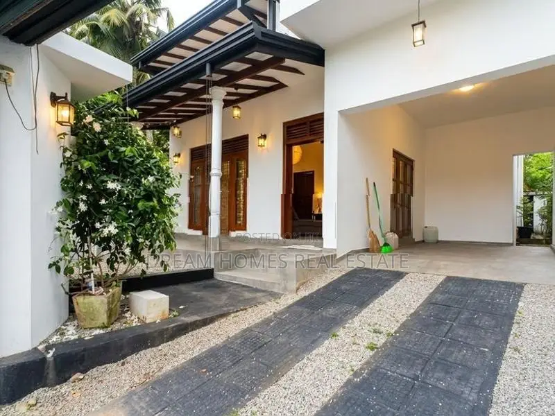 House for Sale with Luxury Furniture - Piliyandala