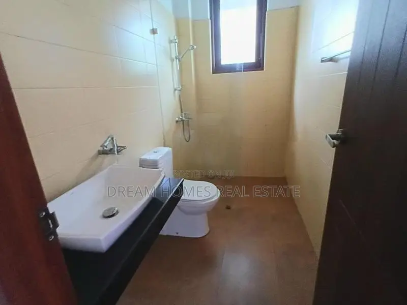 Thalawathugoda - 4 Bed Luxury House for Rent
