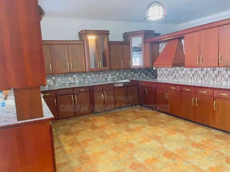 Luxury 2-Storey House with Swimming Pool for Sale Battaramulla