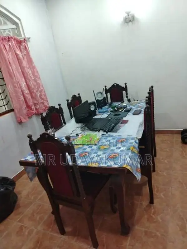 Burutha මේසය සහ පුටු 6ක්