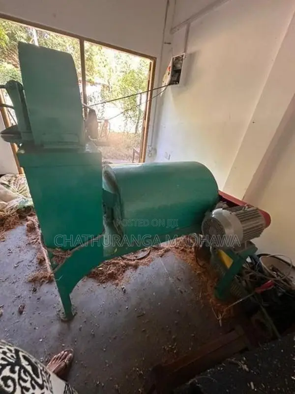 Coconut Husk Cutting Machine