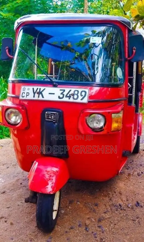 Bajaj RE 2011