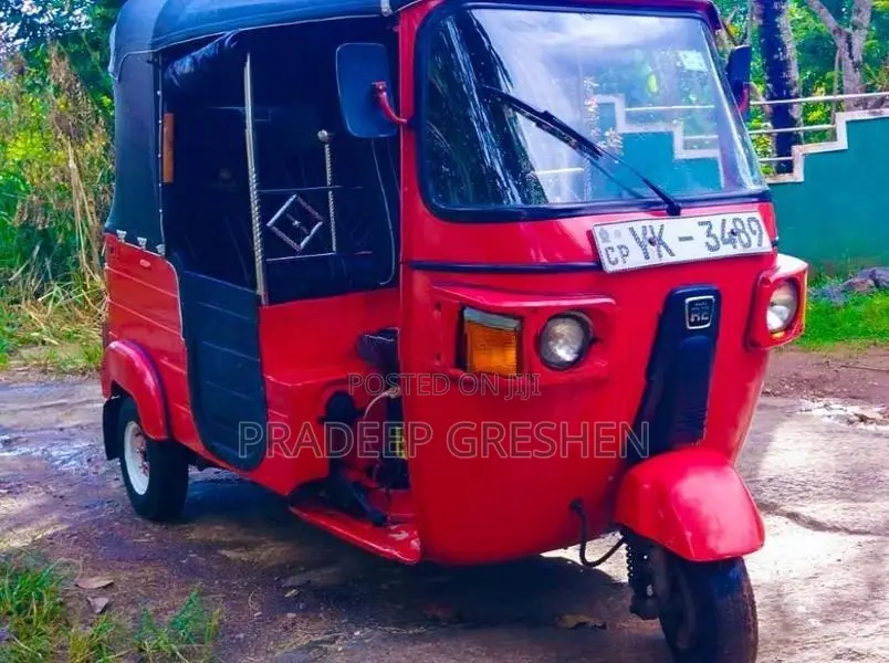 Bajaj RE 2011