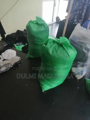 කෑලී 200 බේල් මිටි තුනක් තියෙනවා - Bale Clothes (Ladies)