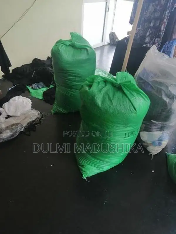 කෑලී 200 බේල් මිටි තුනක් තියෙනවා - Bale Clothes (Ladies)