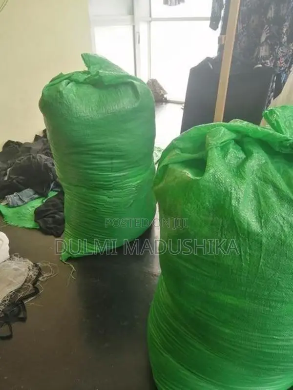 කෑලී 200 බේල් මිටි තුනක් තියෙනවා - Bale Clothes (Ladies)