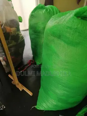 කෑලී 200 බේල් මිටි තුනක් තියෙනවා - Bale Clothes (Ladies)