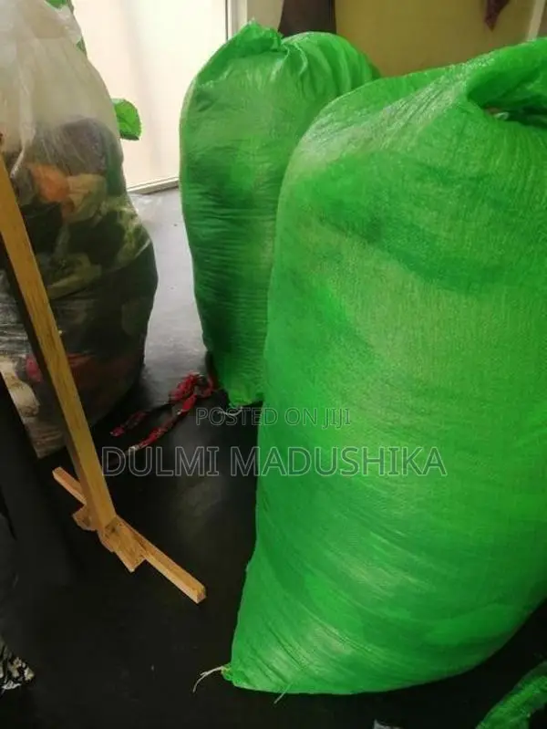 කෑලී 200 බේල් මිටි තුනක් තියෙනවා - Bale Clothes (Ladies)